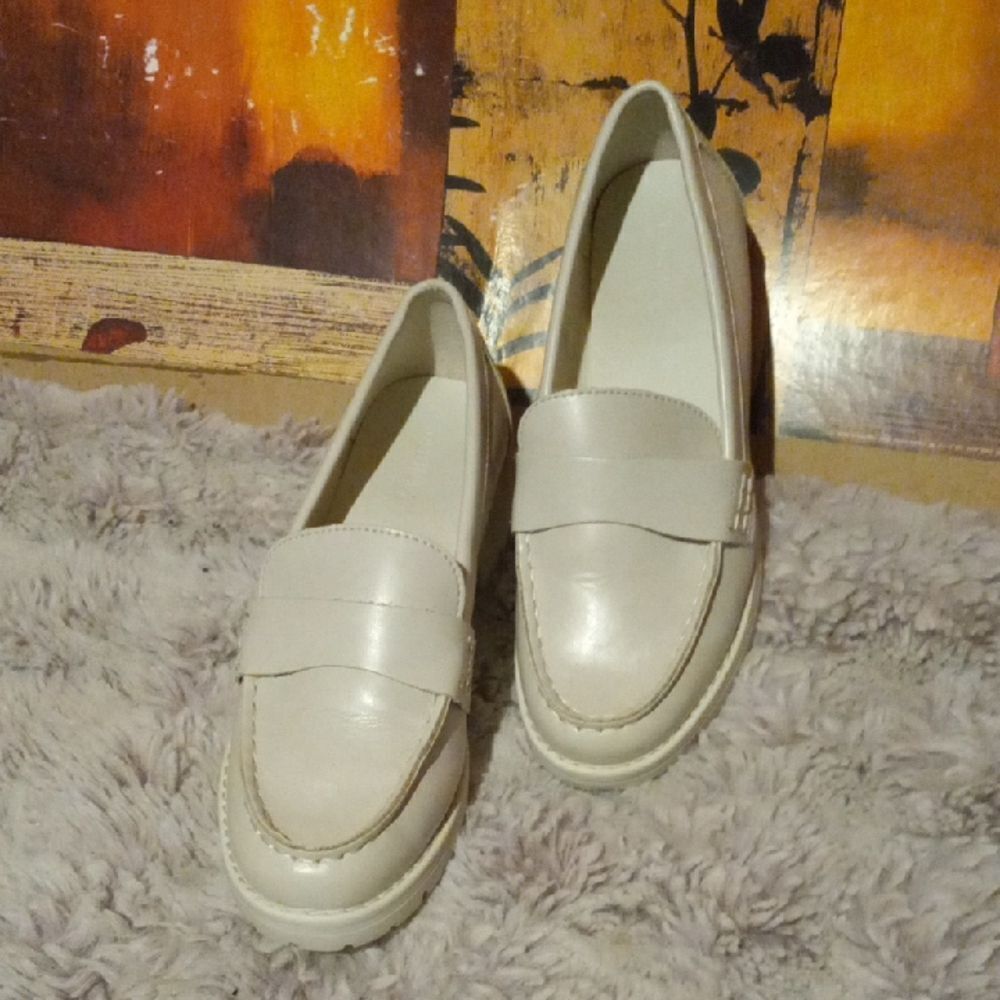 Old Navy Cream Women's Loafers
